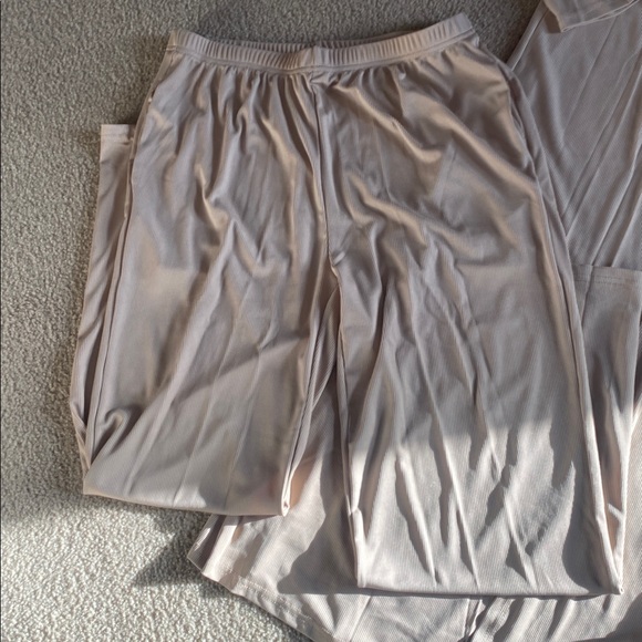 LARGE. EKOUAER 3 PIECE LOUNGE SET - Picture 7 of 9